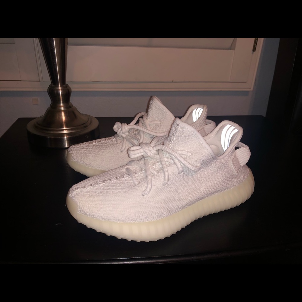 Cream White Yeezy 350 v2 Size 5 (Bae Size)